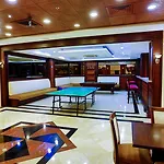 Crowne Plaza By Ihg מלון