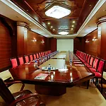 Crowne Plaza By Ihg מלון