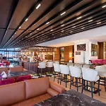 Crowne Plaza By Ihg מלון
