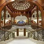 Crowne Plaza By Ihg מלון 5*