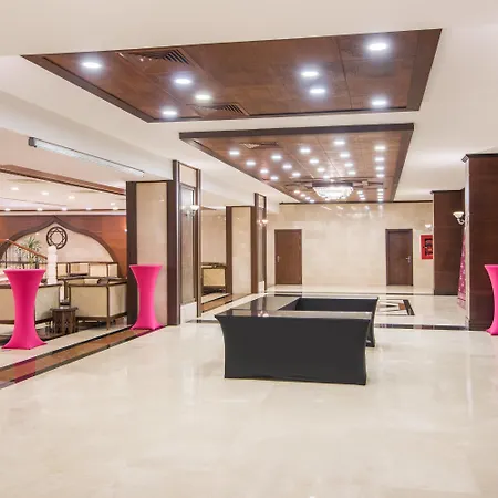 מלון Crowne Plaza By Ihg