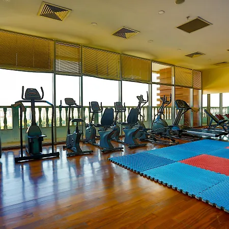 Crowne Plaza By Ihg מלון 5*