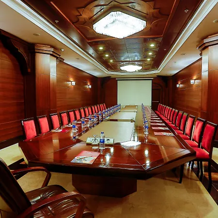Crowne Plaza By Ihg Отель