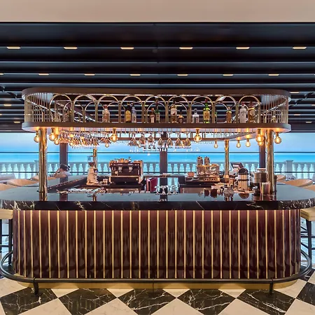 Crowne Plaza By Ihg Отель 5*