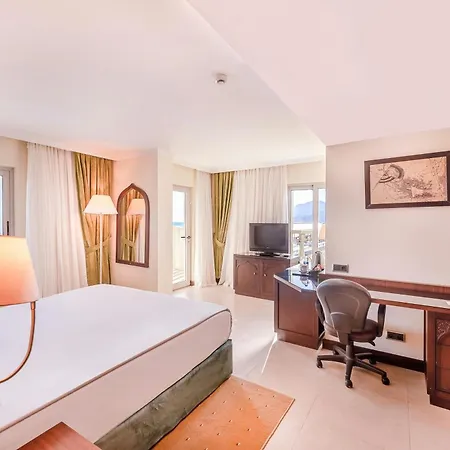 Crowne Plaza By Ihg