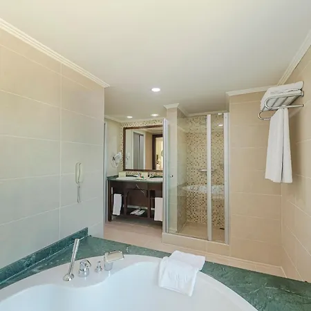Crowne Plaza By Ihg Hotel